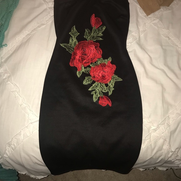 EMBRODIERED ROSE BODYCON DRESS - Picture 2 of 2